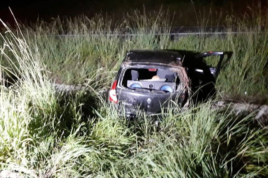 Homem morre e outros tr�s ficam feridos em capotamento na BR-470, em Gaspar