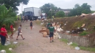 Caminh�es colidem e carga de fios se espalha na Rodovia Ivo Silveira, em Gaspar