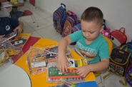 Prefeitura de Ilhota entrega kits de materiais escolares para alunos