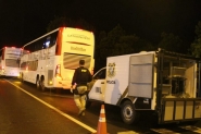 Tr�s bandidos morrem em tentativa de assalto a �nibus que seguia de S�o Paulo para Brusque