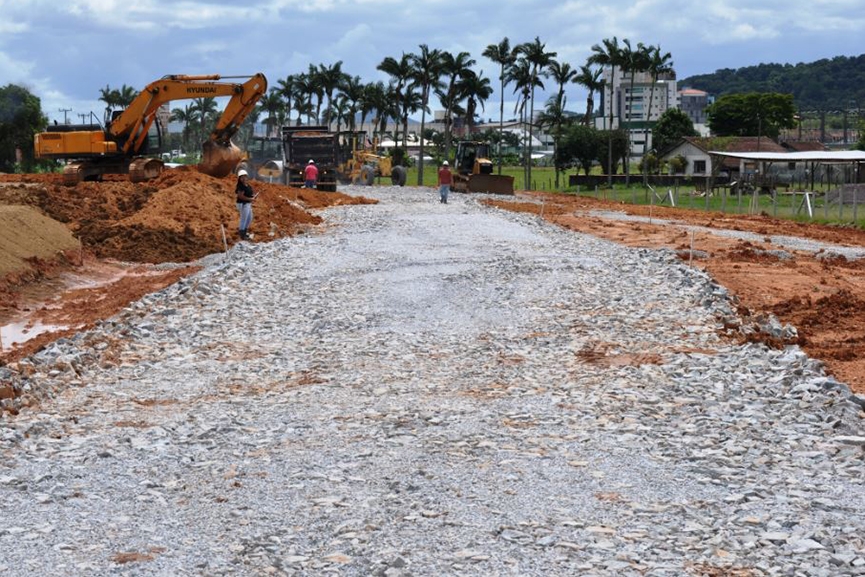 Começa a instalação do sistema de drenagem no trecho 2 do Anel de Contorno de Gaspar