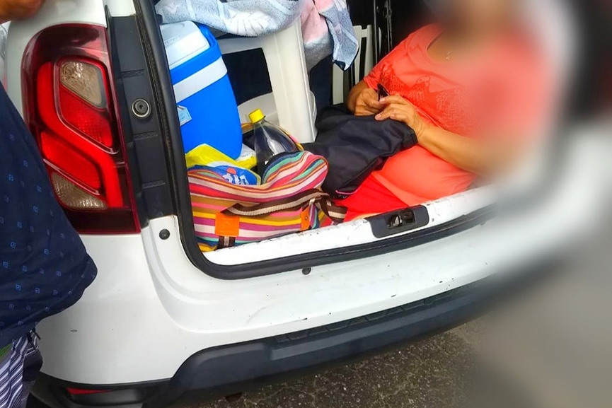 Pol�cia flagra motorista da Argentina levando sogra em porta-malas de carro em Florian�polis