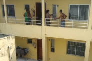 Mulher � encontrada morta com faca cravada no peito, em Itapema