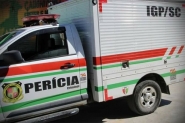 M�e e filho s�o encontrados mortos dentro de casa, em Itaja�