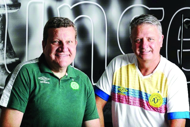 Chapecoense: prefeito e jornalista lan�am livro sobre trag�dia a�rea