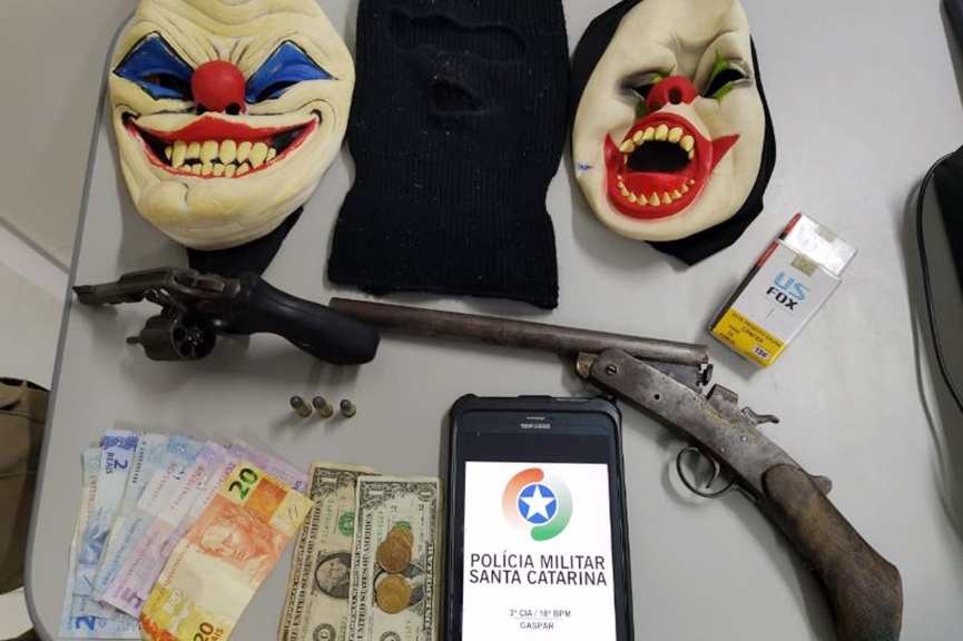 Detento que fugiu do pres�dio em caminh�o � pego em Gaspar ap�s amea�ar namorada