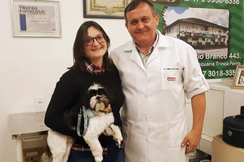 Adilson Schmitt: 30 anos dedicados � medicina veterin�ria