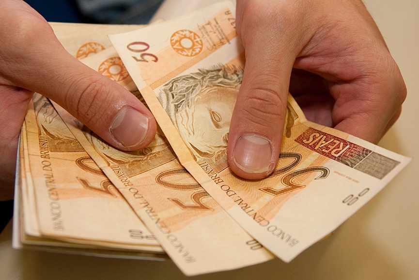 Servidores de Gaspar ter�o reajuste salarial de 5,3% e aumento no aux�lio alimenta��o