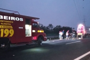 Moto bate em placa de sinaliza��o e homem fica ferido na BR-470, em Ilhota