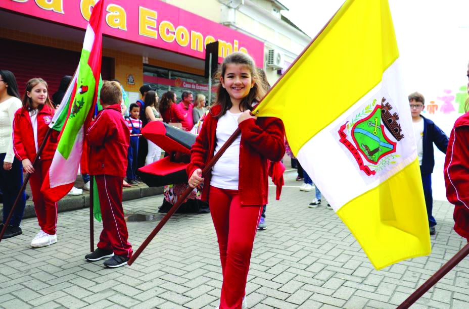 Desfile e almo�o especial marcam 86 anos de Gaspar