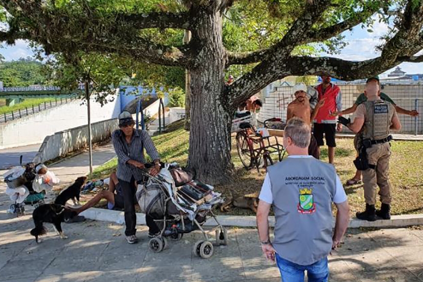 Albergue da prefeitura de Brusque recebe pessoas em situa��o de rua