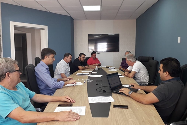 Prefeitura e entidades empresarias discutem a��es para recuperar economia em Gaspar