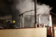 Casa é destruída por incêndio no bairro Figueira