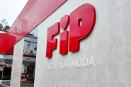 FIP monta lojas no estacionamento para receber clientes em Brusque