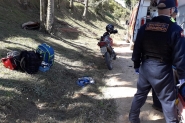 Homem tem ferimentos na perna ap�s batida frontal entre carro e moto em Gaspar