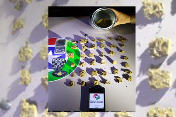 PPT da Pol�cia Militar de Gaspar det�m homem por tr�fico de drogas 