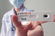 Profissionais da �rea da sa�de fazem testes r�pidos de coronav�rus em Ilhota