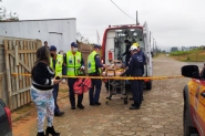 Homem fica ferido ap�s cair de altura de seis metros no bairro Coloninha, em Gaspar 