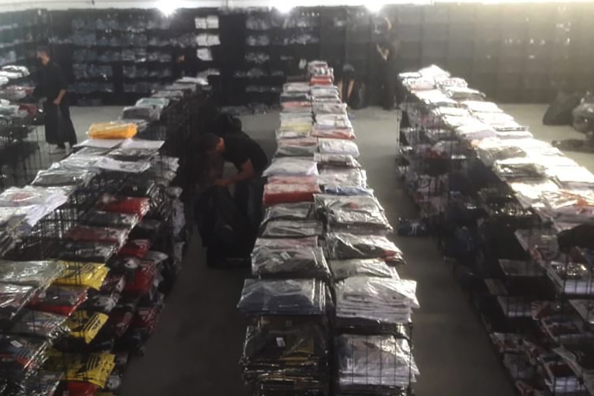 Pol�cia Civil identifica grande esquema de confec��o e venda de roupas falsificadas em Gaspar