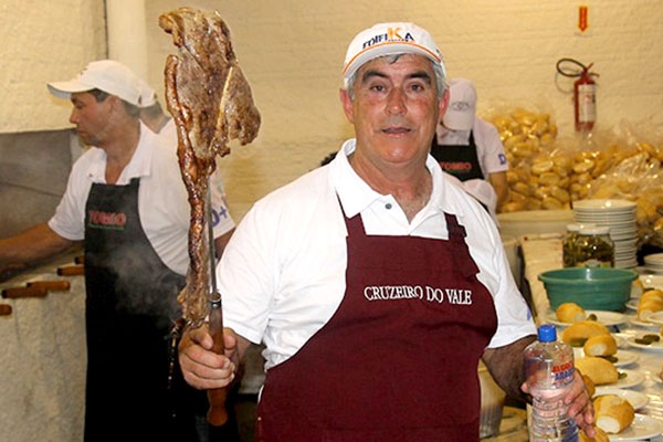 Igreja Matriz promove 'Churrasco de S�o Pedro' em sistema drive thru
