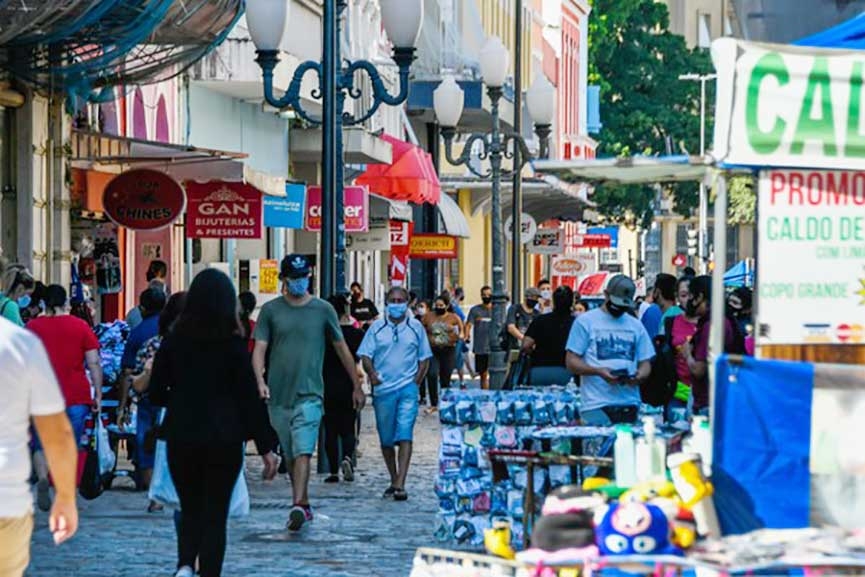 Novo decreto fecha shoppings e multa quem n�o usar m�scara em Florian�polis