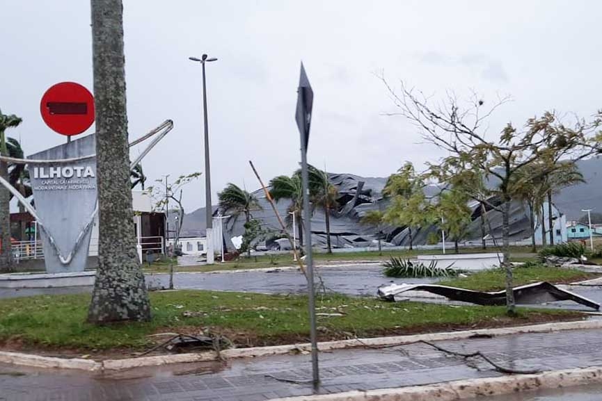 Prefeitura de Ilhota faz cadastro de fam�lias atingidas pelo ciclone