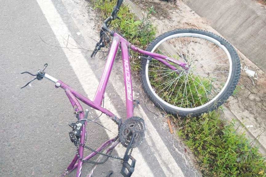 Batida entre bicicleta e carro mata ciclista em Itaja�