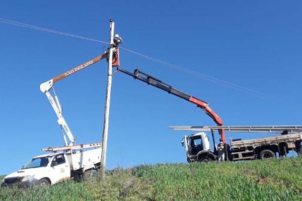 Celesc restabelece 98% do sistema el�trico no estado