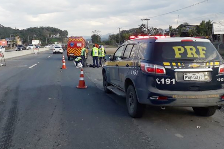 Homem de 43 anos morre atropelado por caminh�o na BR-470, em Gaspar