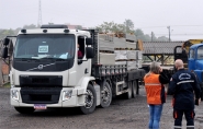 Gaspar recebe telhas para distribuir para fam�lias atingidas pelo ciclone
