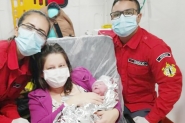 Bombeiros s�o chamados para auxiliar parto de moradora de Ilhota