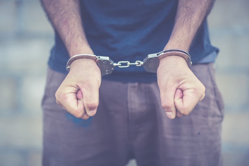 Pol�cia Militar det�m traficantes com dinheiro e drogas em Gaspar