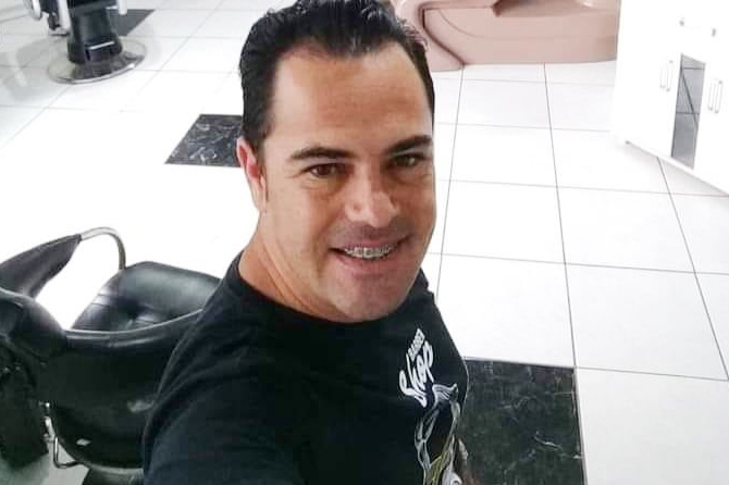 Gaspar se despede de Mano cabeleireiro, v�tima do coronav�rus