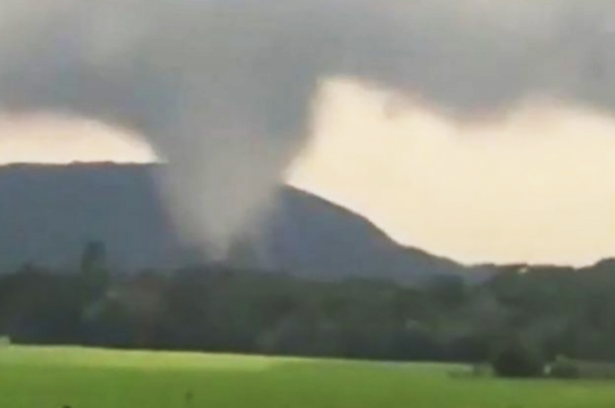 SC contabiliza preju�zos ap�s dois tornados e tempestade