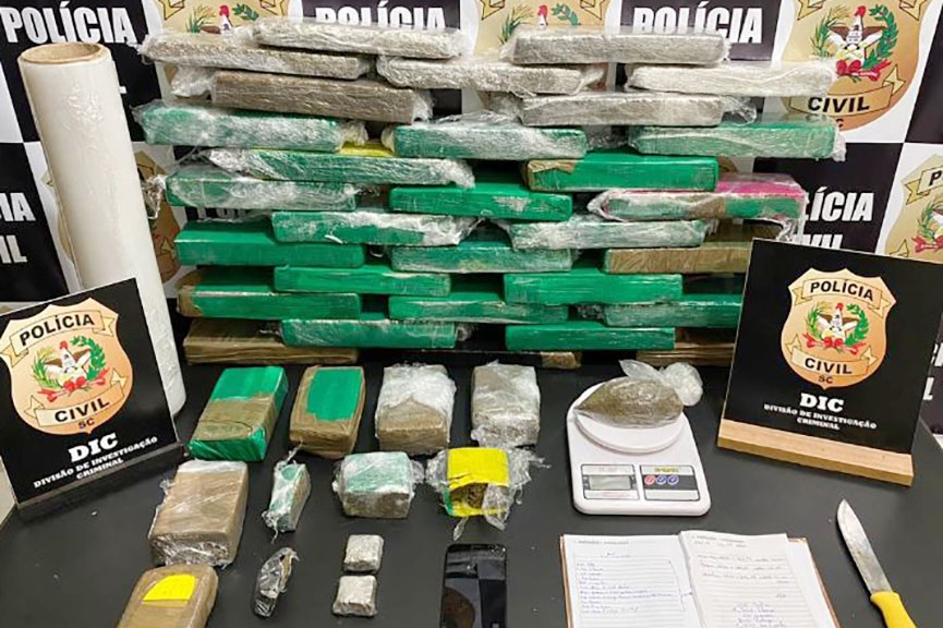 Pol�cia Civil prende jovem com 26 quilos de maconha em Blumenau