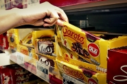 Homem � pego roubando sete barras de chocolate em mercado de Gaspar