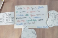 Crian�as fazem desenhos e mensagens aos profissionais do Hospital de Gaspar