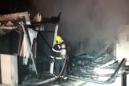 Inc�ndio destr�i casa no bairro Figueira, em Gaspar