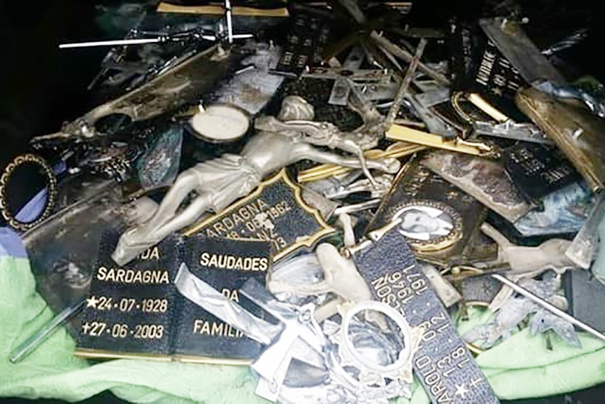Justi�a condena homem flagrado em Gaspar com itens roubados de cemit�rios