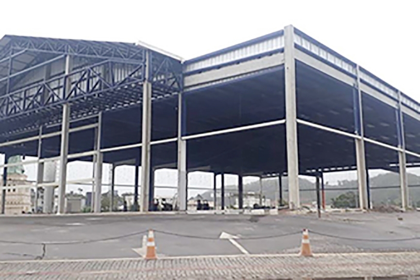 Estrutura da Havan de Gaspar � desmontada para que loja seja reconstru�da