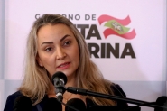 Confira a primeira entrevista da governadora interina Daniela Reinehr