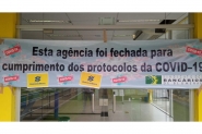 Agência do Banco do Brasil é fechada para desinfecção do coronavírus, em Blumenau