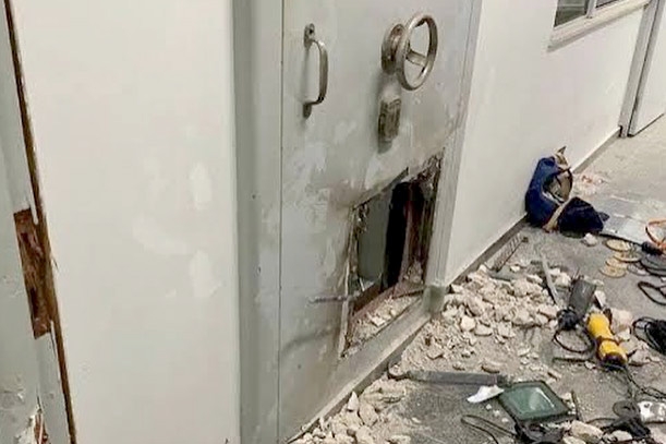 Assalto a banco com troca de tiros e explos�es marcam a madrugada de ter�a em Crici�ma