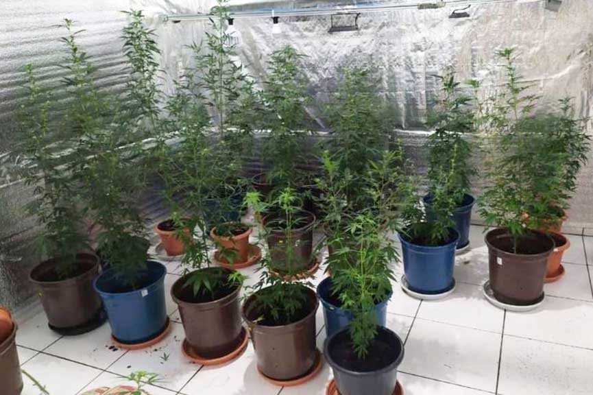 Pol�cia Civil fecha laborat�rio de drogas em Rodeio