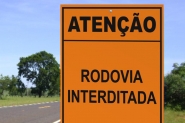 Detona��o de rochas interdita BR-470, em Ilhota, nesta quinta