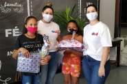 Natal Solid�rio da OAB de Gaspar presenteia crian�as do Coloninha