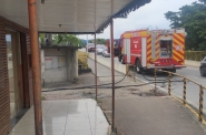 Inc�ndio � registrado ao lado da cabeceira da ponte do Centro de Gaspar