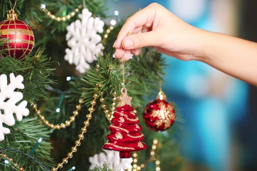 Hoje � dia de guardar enfeites e desmontar a �rvore de Natal