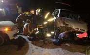 Duas pessoas s�o levadas ao hospital ap�s acidente na BR-470, em Ilhota