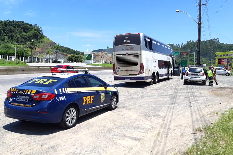 Homem � preso por importuna��o sexual dentro de �nibus na BR-101, em Penha